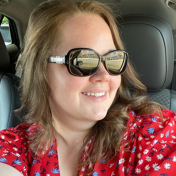 Meet your Posher, Allyson - Picture 2 of 2